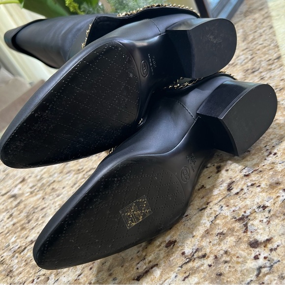 CHANEL Calfskin Knee High Chain Detail Black CC Interlocking Leather Boots 39.5 - Picture 13 of 16